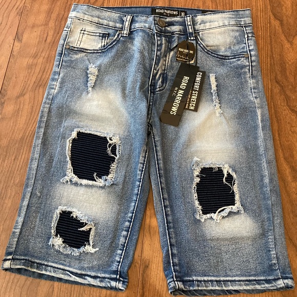 Road Narrows NYC Distressed & Faded Denim Shorts NWT - Picture 1 of 7